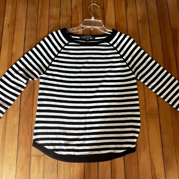 Black and White Striped Long Sleeve Top - Picture 2 of 8